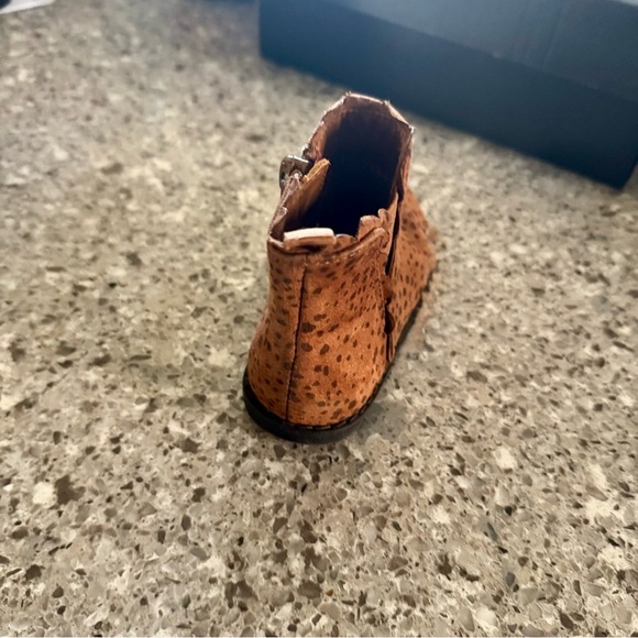 Baby Gap Toddler Sculpted Leopard Print Ankle Boots - Size 6C 🐆👢 - Picture 6 of 16